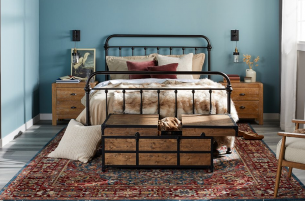 Kamar remaja dengan karpet bergaya Persia untuk sentuhan Eropa tradisional